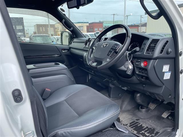 Toyota HIACE VAN 2023 7983408-10
