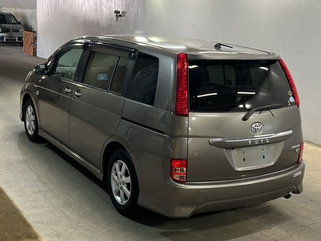 Toyota ISIS 2009 7966976-1