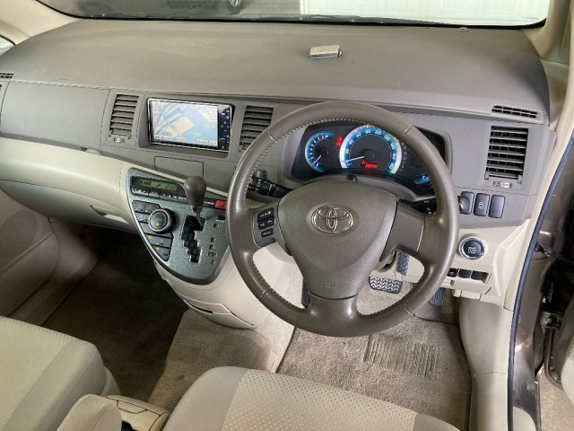 Toyota ISIS 2009 7966976-3