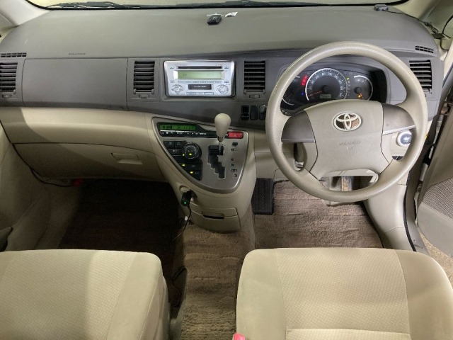 Toyota ISIS 2012 7966977-3