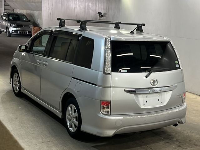 Toyota ISIS 2013 7966979-1