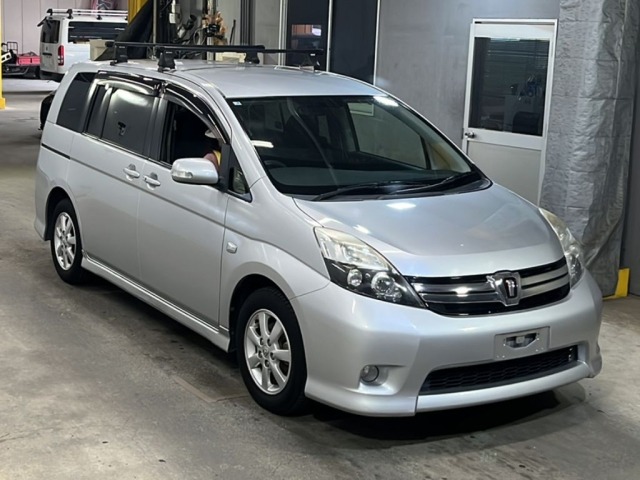 Toyota ISIS 2013 7966979-4
