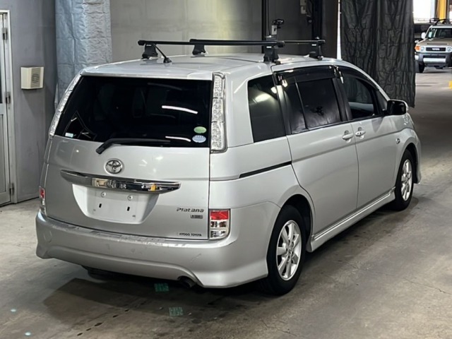 Toyota ISIS 2013 7966979-5