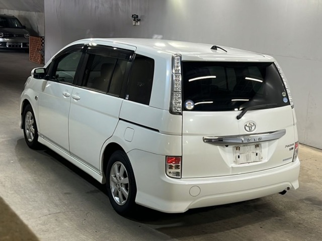 Toyota ISIS 2012 7966982-1