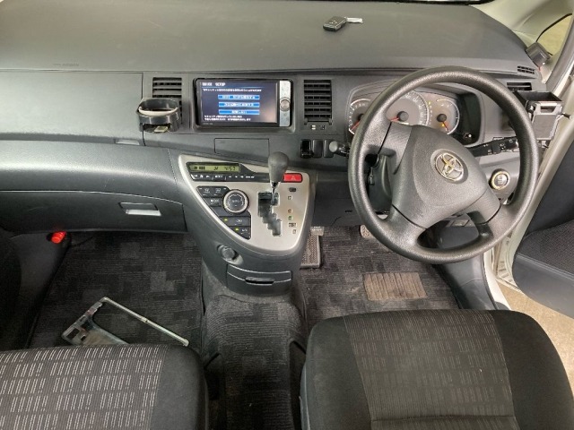 Toyota ISIS 2012 7966982-3