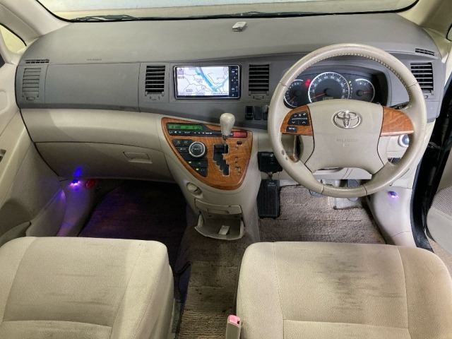 Toyota ISIS 2009 7966983-3