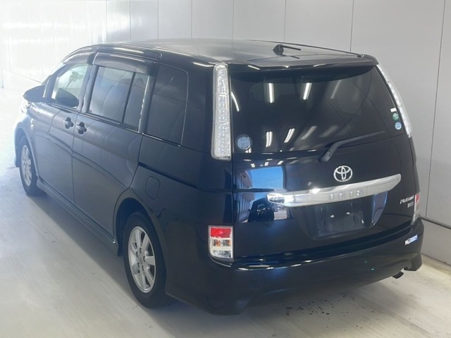 Toyota ISIS 2015 7966986-1