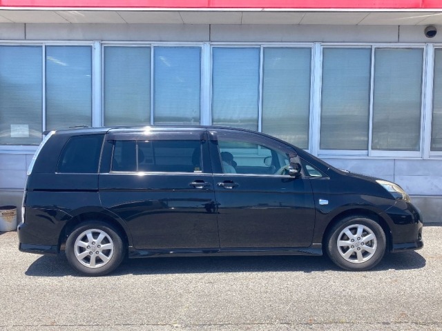 Toyota ISIS 2015 7966986-3