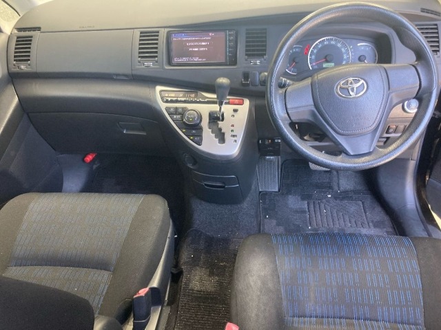 Toyota ISIS 2015 7966986-4