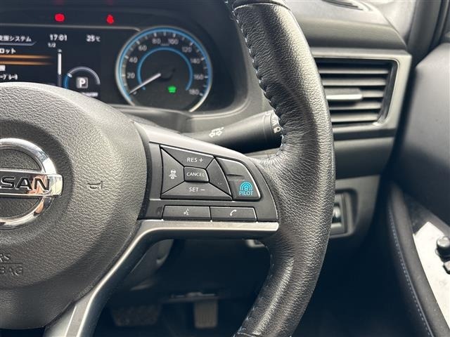 Nissan LEAF 2017 7982855-17