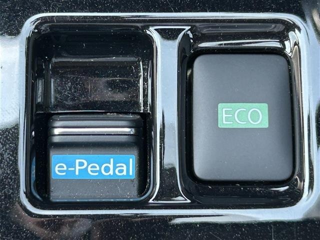 Nissan LEAF 2021 7982856-3