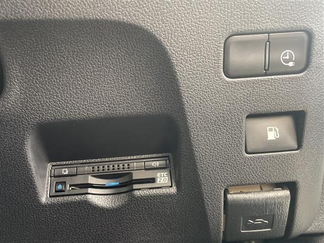 Toyota PRIUS PHV 2018 7981729-2