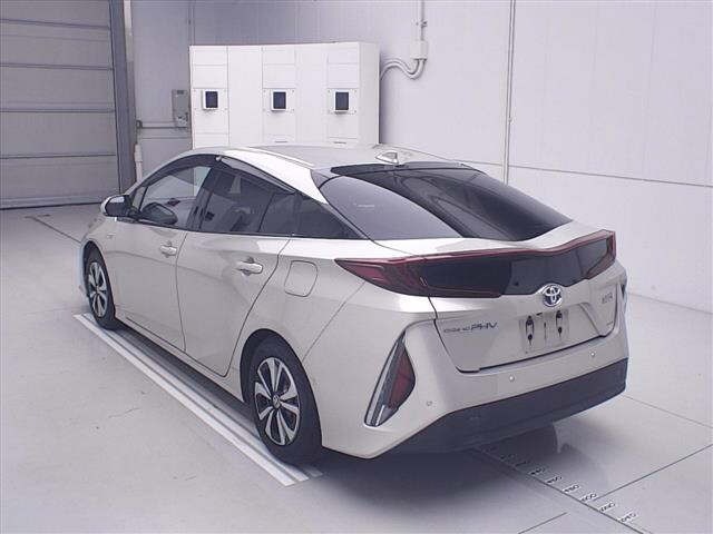 Toyota PRIUS PHV 2017 7981748-1