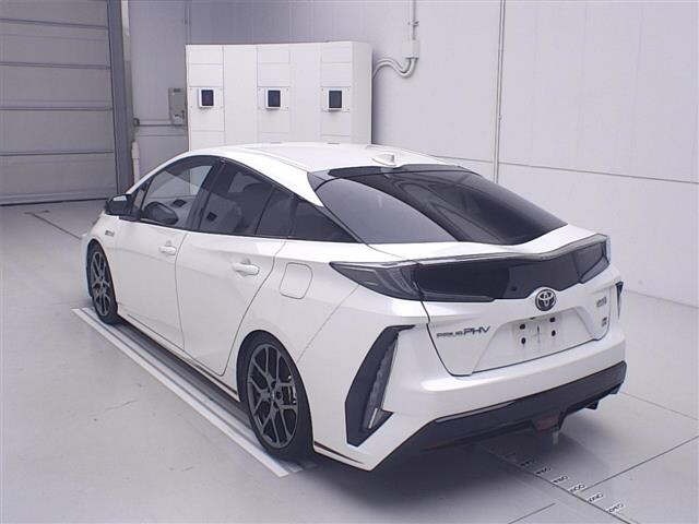 Toyota PRIUS PHV 2017 7981749-1