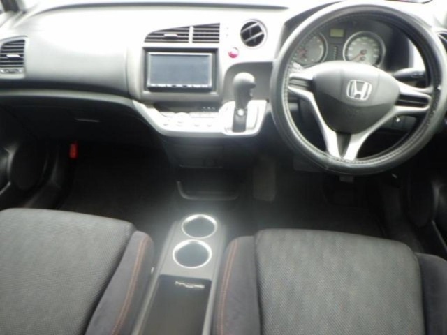 Honda STREAM 2010 7983586-3