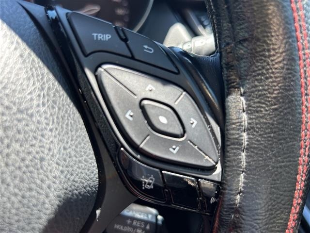 Toyota C-HR 2017 7987318-19