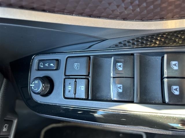 Toyota C-HR 2017 7987318-8
