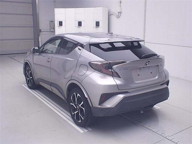 Toyota C-HR 2016 7987427-1