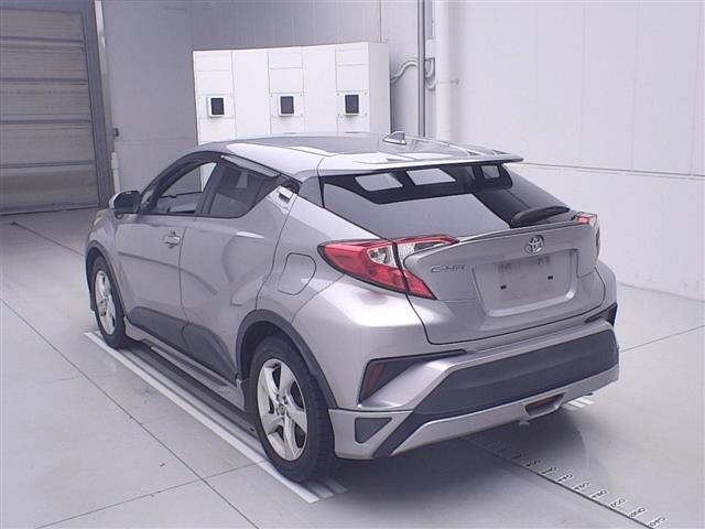 Toyota C-HR 2017 7987429-1