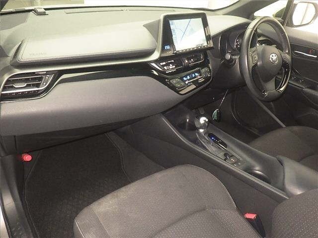 Toyota C-HR 2017 7987429-4