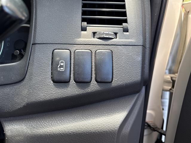 Toyota ISIS 2008 7988841-1