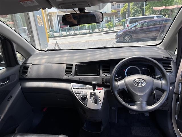 Toyota ISIS 2008 7988841-12