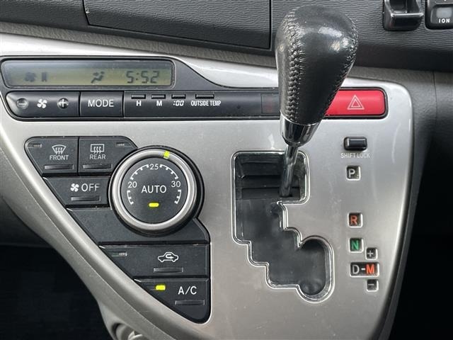 Toyota ISIS 2007 7988842-1