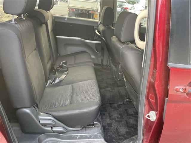 Toyota ISIS 2007 7988842-7