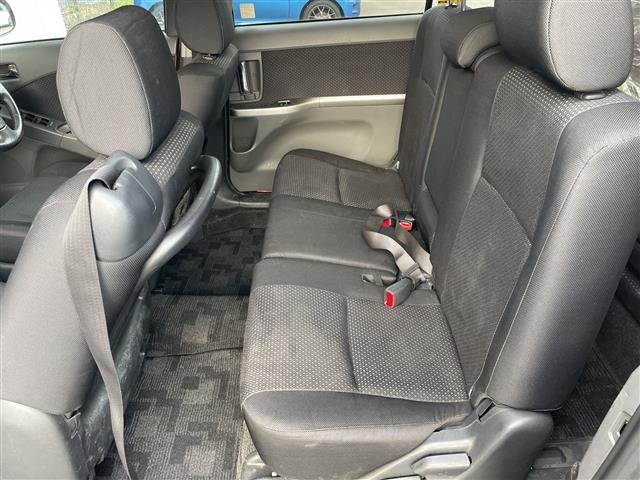Toyota ISIS 2007 7988842-8