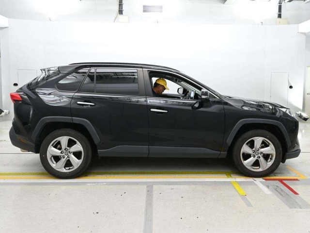 Toyota RAV4 2021 7988383-3