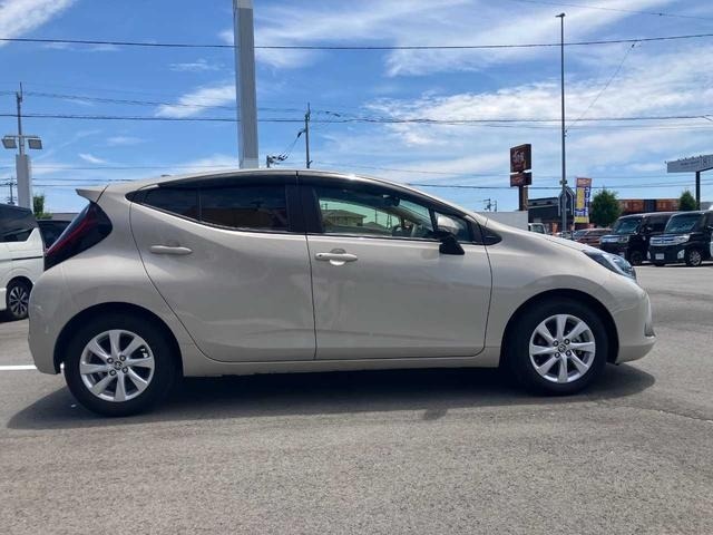 Toyota AQUA 2022 8001272-21