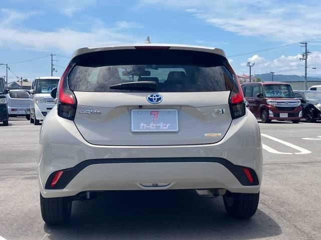 Toyota AQUA 2022 8001272-22