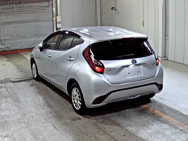 Toyota AQUA 2021 8001274-4