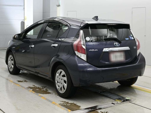 Toyota AQUA 2016 8001281-6