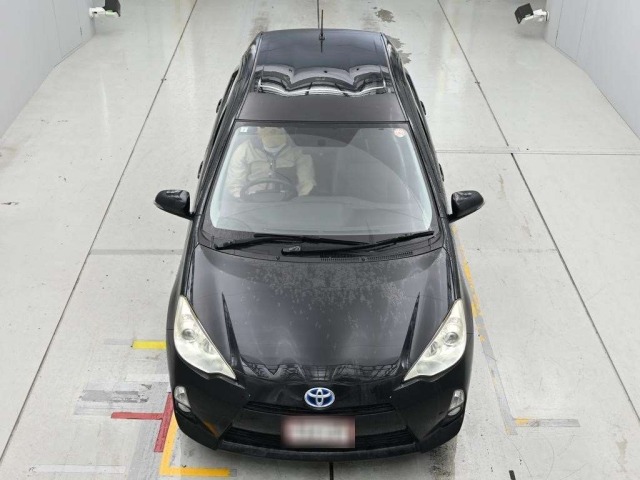 Toyota AQUA 2013 8001285-7