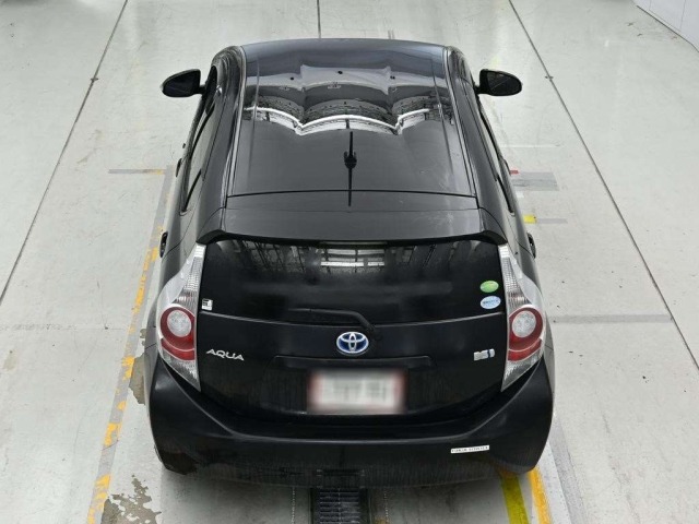 Toyota AQUA 2013 8001285-8