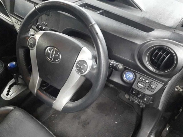 Toyota AQUA 2013 8001285-9