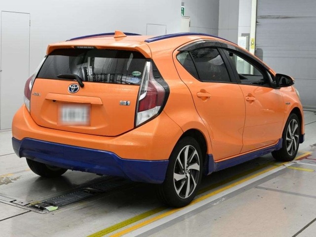 Toyota AQUA 2015 8001286-1