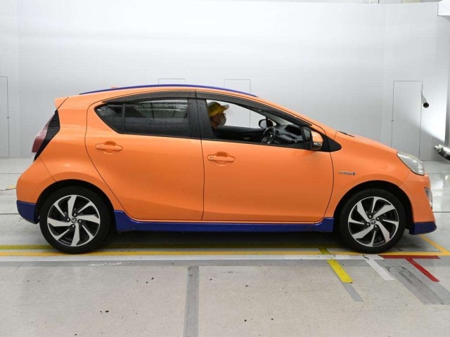 Toyota AQUA 2015 8001286-3
