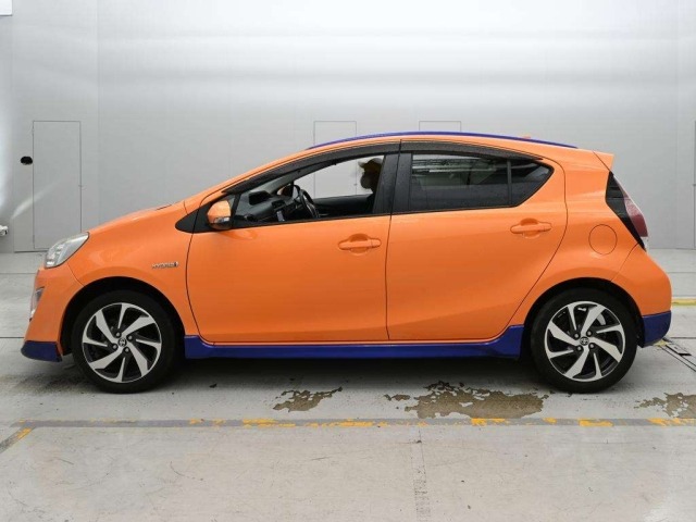 Toyota AQUA 2015 8001286-4