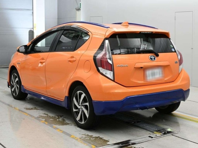 Toyota AQUA 2015 8001286-6