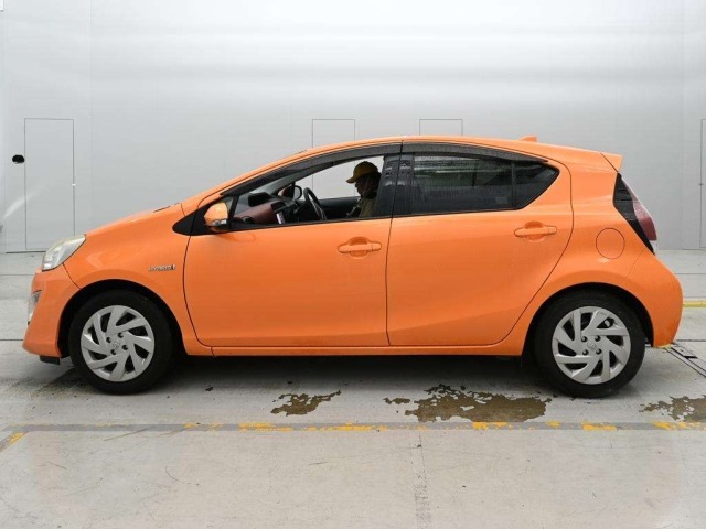Toyota AQUA 2015 8001305-4