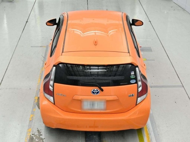 Toyota AQUA 2015 8001305-8
