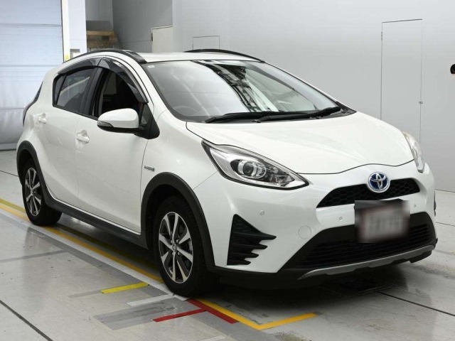 Toyota AQUA 2018 8001320-5