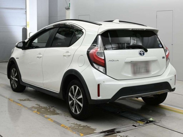 Toyota AQUA 2018 8001320-6