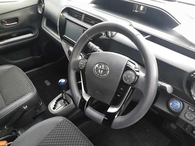 Toyota AQUA 2018 8001320-9