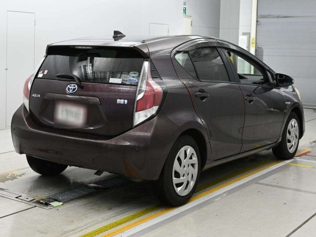 Toyota AQUA 2015 8001340-1
