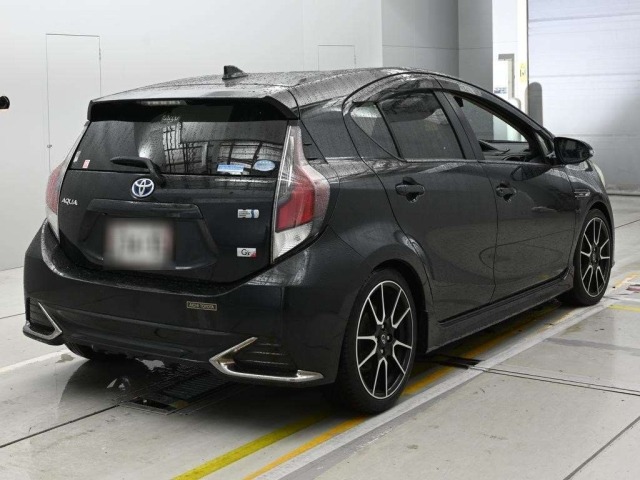 Toyota AQUA 2015 8001341-1