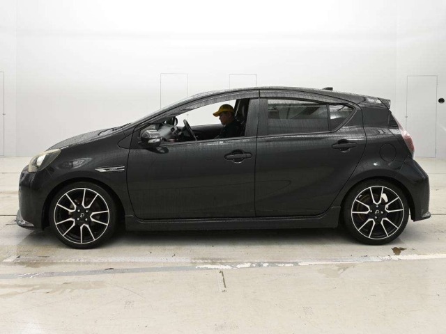 Toyota AQUA 2015 8001341-4