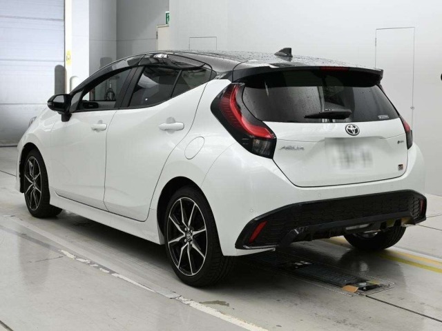 Toyota AQUA 2025 8001351-6